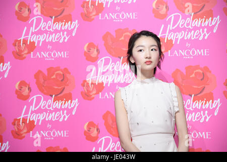 Shanghai, Shanghai, China. 21. Juni 2017. Shanghai, CHINA-Juni 21 2017: (nur zur redaktionellen Verwendung. CHINA HERAUS). Chinesische Schauspielerin Zhou Dongyu besucht ein Ereignis von Lancome in Shanghai, 21. Juni 2017. Bildnachweis: SIPA Asien/ZUMA Draht/Alamy Live-Nachrichten Stockfoto