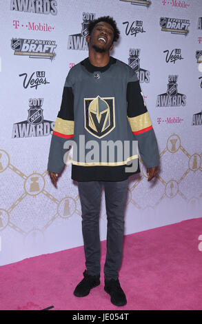 Las Vegas, NV, USA. 21. Juni 2017. 21. Juni 2017 - Las Vegas, Nevada - Desiigner. 2017 NHL Awards Magenta Carpet Arrivas bei T-Mobile Arena. Bildnachweis: MJT/AdMedia Credit: Mjt/AdMedia/ZUMA Draht/Alamy Live-Nachrichten Stockfoto