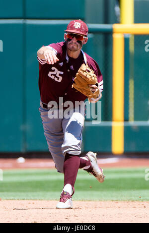 Omaha, NE USA. 20. Juni 2017. Texas A & M Shortstop Austin Homan #25 in Aktion während Spiel 7 der 2017 NCAA Men es College World Series zwischen Texas A & M Aggies Vs Texas Christian University gehörnte Frösche auf dem TD Ameritrade Park in Omaha, NE. Teilnahme: 17940.TCU 4: 1 gewonnen. Jimmy Ausschlag/Cal Sport Media/Alamy Live-Nachrichten Stockfoto