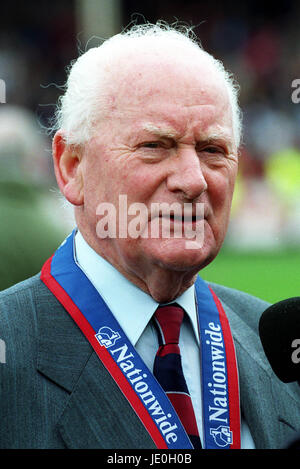 SIR TOM FINNEY PRESTON NORTH END 29. April 2000 Stockfoto