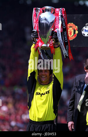 RAIMOND VAN DER GOUW MANCHESTER UNITED FC 6. Mai 2000 Stockfoto