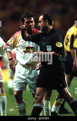 GHEORGHE HAGI ist GALATASARAY V ARSENAL-UEFA-CUP 17. Mai 2000 abgeschickt Stockfoto