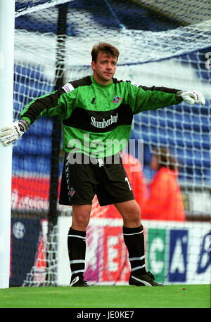 GARY KELLY. OLDHAM ATHLETIC FC OLDHAM BOUNDARY PARK 6. August 2000 Stockfoto