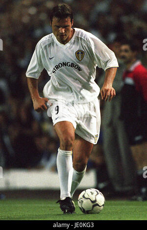 MARK VIDUKA LEEDS UNITED FC LEEDS ELLAND RD 8. August 2000 Stockfoto