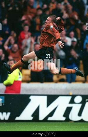 ADAM PROUDLOCK WOLVERHAMPTON WANDERERS FC WOLVERHAMPTON MOLINEUX WOLVERHAMPTON ENGLAND 24. September 2000 Stockfoto