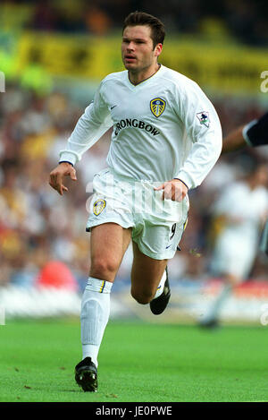 MARK VIDUKA LEEDS UNITED FC ELLAND ROAD LEEDS ENGLAND 30. September 2000 Stockfoto