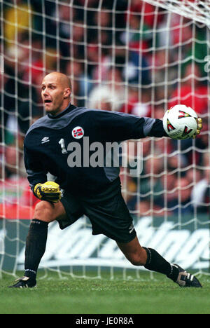 FRODE OLSEN Norwegen CARDIFF Millenium Stadion CARDIFF 7. Oktober 2000 Stockfoto