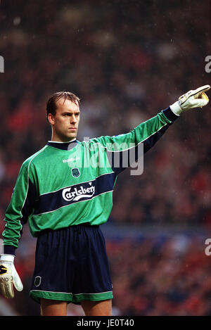 SANDER WESTERVELD LIVERPOOL FC LIVERPOOL ANFIELD 28. Oktober 2000 Stockfoto