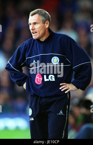 PETER TAYLOR LEICESTER CITY FC-MANAGER 22. September 2001 Stockfoto