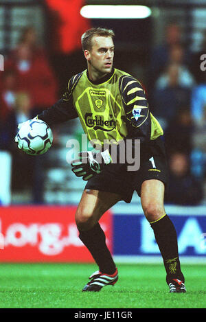 SANDER WESTERVELD LIVERPOOL FC REEBOK STADIUM BOLTON ENGLAND 27. August 2001 Stockfoto