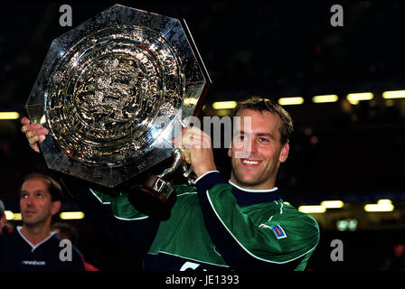 SANDER WESTERVELD LIVERPOOL FC MILLENNIUM Stadion CARDIFF WALES 12. August 2001 Stockfoto