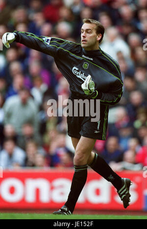 SANDER WESTERVELD LIVERPOOL FC Anfield Road LIVERPOOL 13. April 2001 Stockfoto