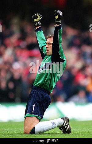 SANDER WESTERVELD LIVERPOOL FC MILLENNIUM Stadion CARDIFF WALES 25. Februar 2001 Stockfoto