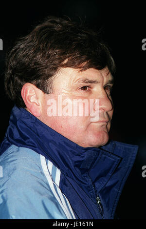 JOSE CAMACHO Spanien FUßBALLTRAINER VILLENPARK BIRMINGHAM 28. Februar 2001 Stockfoto
