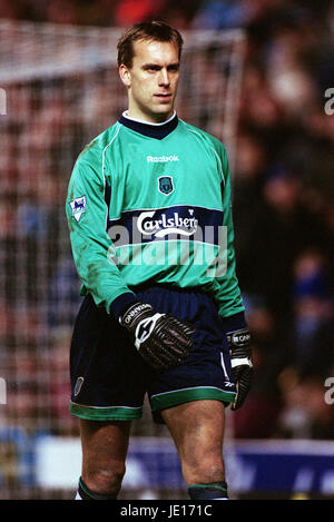 SANDER WESTERVELD LIVERPOOL FC MAINE ROAD MANCHESTER MANCHESTER ENGLAND 31. Januar 2001 Stockfoto