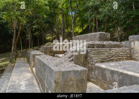 Abstrakte Maya-Ruinen Xunantunich Stein Dame in San Ignacio, Belize Stockfoto