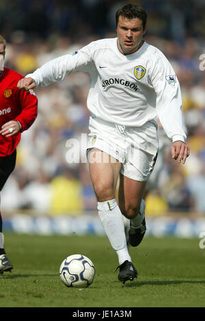 MARK VIDUKA LEEDS UNITED FC ELLAND ROAD LEEDS 30. März 2002 Stockfoto