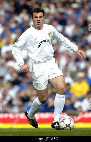 MARK VIDUKA LEEDS UNITED FC ELLAND ROAD LEEDS 30. März 2002 Stockfoto