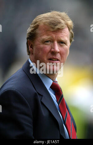 STEVE MCCLAREN MIDDLESBROUGH FC MANAGER DERBY DERBY 1. April 2002 Stockfoto