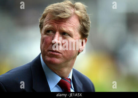 STEVE MCCLAREN MIDDLESBROUGH FC MANAGER DERBY DERBY 1. April 2002 Stockfoto