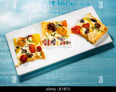 Phyllo Teig Pizza Quadrate Stockfoto