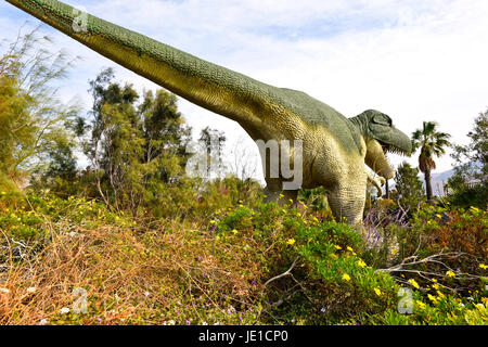 Große Dinosaurier auf dem Display an der Cabazon Dinosaur Museum in Cabazon, Kalifornien. Stockfoto