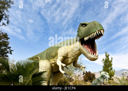 Große Dinosaurier auf dem Display an der Cabazon Dinosaur Museum in Cabazon, Kalifornien. Stockfoto