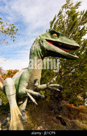 Große Dinosaurier auf dem Display an der Cabazon Dinosaur Museum in Cabazon, Kalifornien. Stockfoto