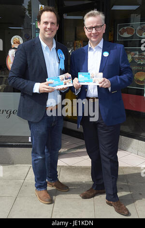 Michael Gove Kampagnen in West Drayton, London Featuring: Greg Smith, Michael Gove Where: London, Vereinigtes Königreich bei: Kredit-22. Mai 2017: Alan West/WENN.com Stockfoto