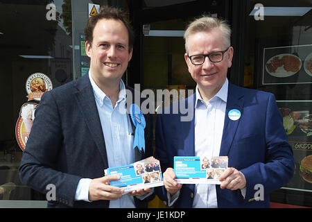 Michael Gove Kampagnen in West Drayton, London Featuring: Greg Smith, Michael Gove Where: London, Vereinigtes Königreich bei: Kredit-22. Mai 2017: Alan West/WENN.com Stockfoto