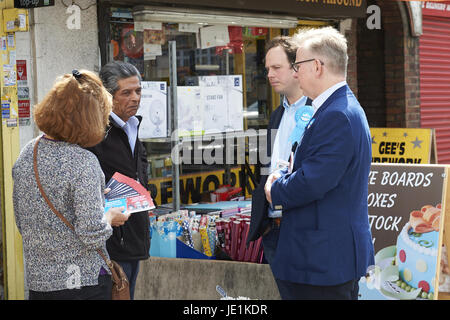 Michael Gove Kampagnen in West Drayton, London Featuring: Greg Smith, Michael Gove Where: London, Vereinigtes Königreich bei: Kredit-22. Mai 2017: Alan West/WENN.com Stockfoto