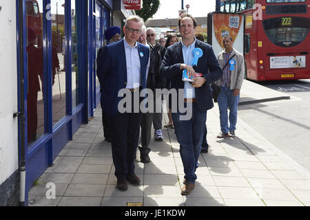 Michael Gove Kampagnen in West Drayton, London Featuring: Greg Smith, Michael Gove Where: London, Vereinigtes Königreich bei: Kredit-22. Mai 2017: Alan West/WENN.com Stockfoto