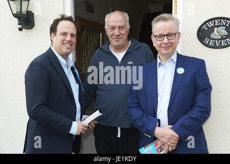 Michael Gove Kampagnen in West Drayton, London Featuring: Greg Smith, Michael Gove Where: London, Vereinigtes Königreich bei: Kredit-22. Mai 2017: Alan West/WENN.com Stockfoto