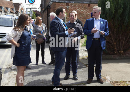 Michael Gove Kampagnen in West Drayton, London Featuring: Greg Smith, Michael Gove Where: London, Vereinigtes Königreich bei: Kredit-22. Mai 2017: Alan West/WENN.com Stockfoto