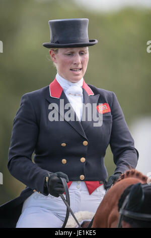 Braham, England. 11. Juni 2017. FERNHILL FACETIME geritten von Zara Tindall während der Dressur auf Braham International Horse Trials 2017 Braham PA Stockfoto