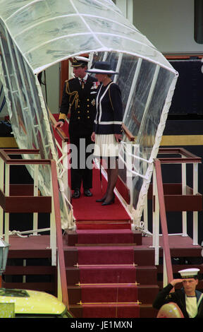 Schon in den Startlöchern, die in der Öffentlichkeit zusammen wieder der Prinz und Prinzessin von Wales auf der Royal Yacht Britannia aussteigen vor dem Aufbruch in Liverpool Cathedral wird vorbereitet. Stockfoto