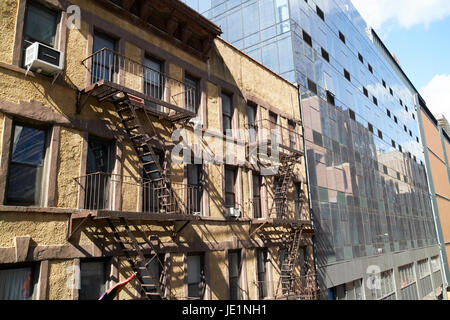 kontrastierende 19. und 21. Jahrhundert Wohnarchitektur New York City USA Stockfoto