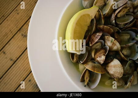 Muscheln Bulhao Pato Stil. Fischgericht von Paulo Santos Faro Portugal aufgenommen. Stockfoto