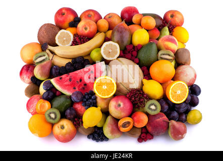 Sammlung von verschiedenen Früchten und Beeren, die isoliert auf weißem Hintergrund. Stockfoto