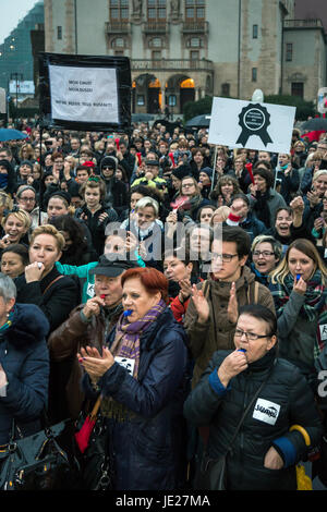 Pozna , Polen, schwarz Protest gegen die Überhöhung von abtreibungsrecht Stockfoto