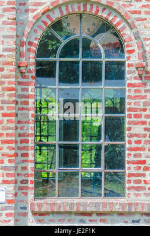 LWL-Freilichtmuseum Hagen.  Aufnahmen Mit Freundlicher Genehmigung der Abteilung Für Öffentlichkeitsarbeit. Hier Ein Schönes Altes Stahl - Eisenfenster Im Westfälischen Stil. Stockfoto