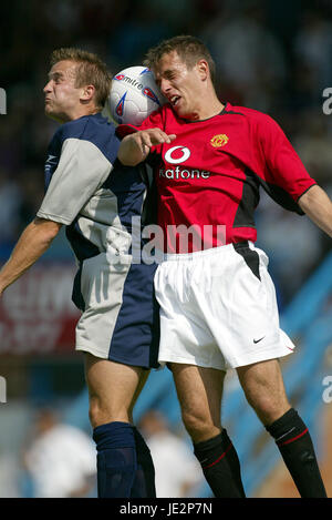 PHILIP NEVILLE MANCHESTER UNITED FC SALTERGATE CHESTERFIELD ENGLAND 26. Juli 2002 Stockfoto