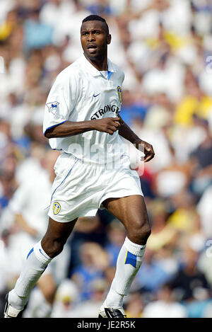 LUCAS RADEBE LEEDS UNITED FC ELLAND ROAD LEEDS 17. August 2002 Stockfoto