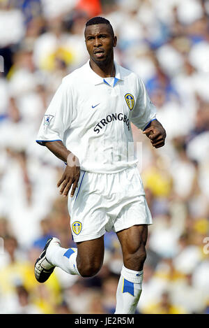 LUCAS RADEBE LEEDS UNITED FC ELLAND ROAD LEEDS 17. August 2002 Stockfoto