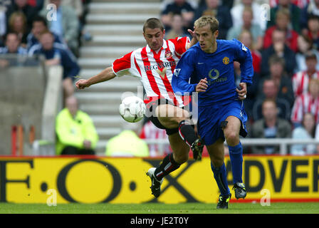 KEVIN PHILLIPS PHILIP NEVILLE SUNDERLAND V MANCHESTER UTD STADIUM der leichten SUNDERLAND ENGLAND 31. August 2002 Stockfoto