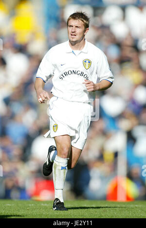 STEPHEN MCPHAIL LEEDS UNITED FC ELLAND ROAD LEEDS 19. Oktober 2002 Stockfoto