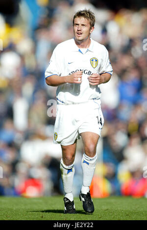 STEPHEN MCPHAIL LEEDS UNITED FC ELLAND ROAD LEEDS 19. Oktober 2002 Stockfoto