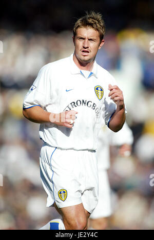 STEPHEN MCPHAIL LEEDS UNITED FC ELLAND ROAD LEEDS 19. Oktober 2002 Stockfoto