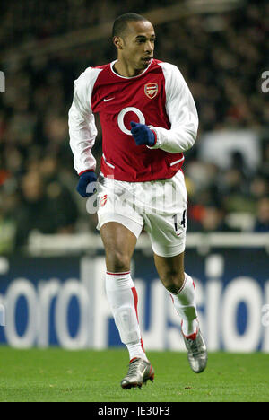 THIERRY HENRY ARSENAL FC HIGHBURY LONDON ENGLAND 10. Dezember 2002 Stockfoto