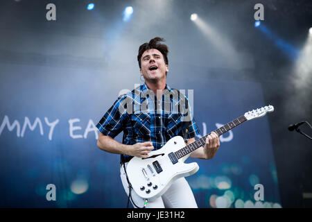 Jim Adkins der amerikanischen Rock-Band Jimmy Eat World, abgebildet auf der Bühne, als sie führt im Ippodromo San Siro in Mailand, Italien. (Foto b y Roberto Finizio/Pacific Press) Stockfoto